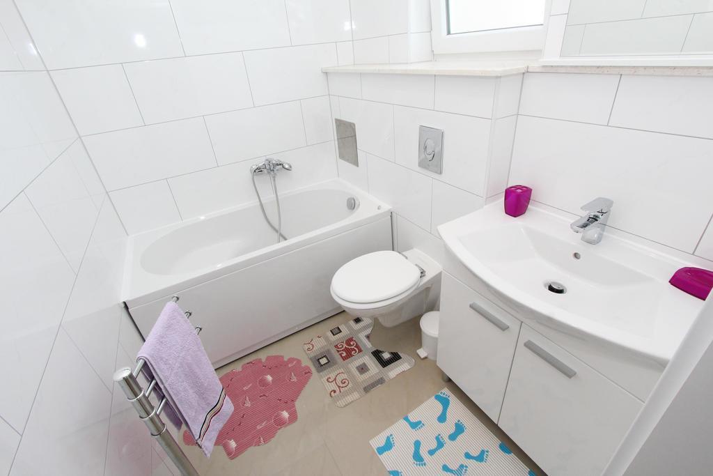 Rooms And Apartments Sally Ровин Стая снимка