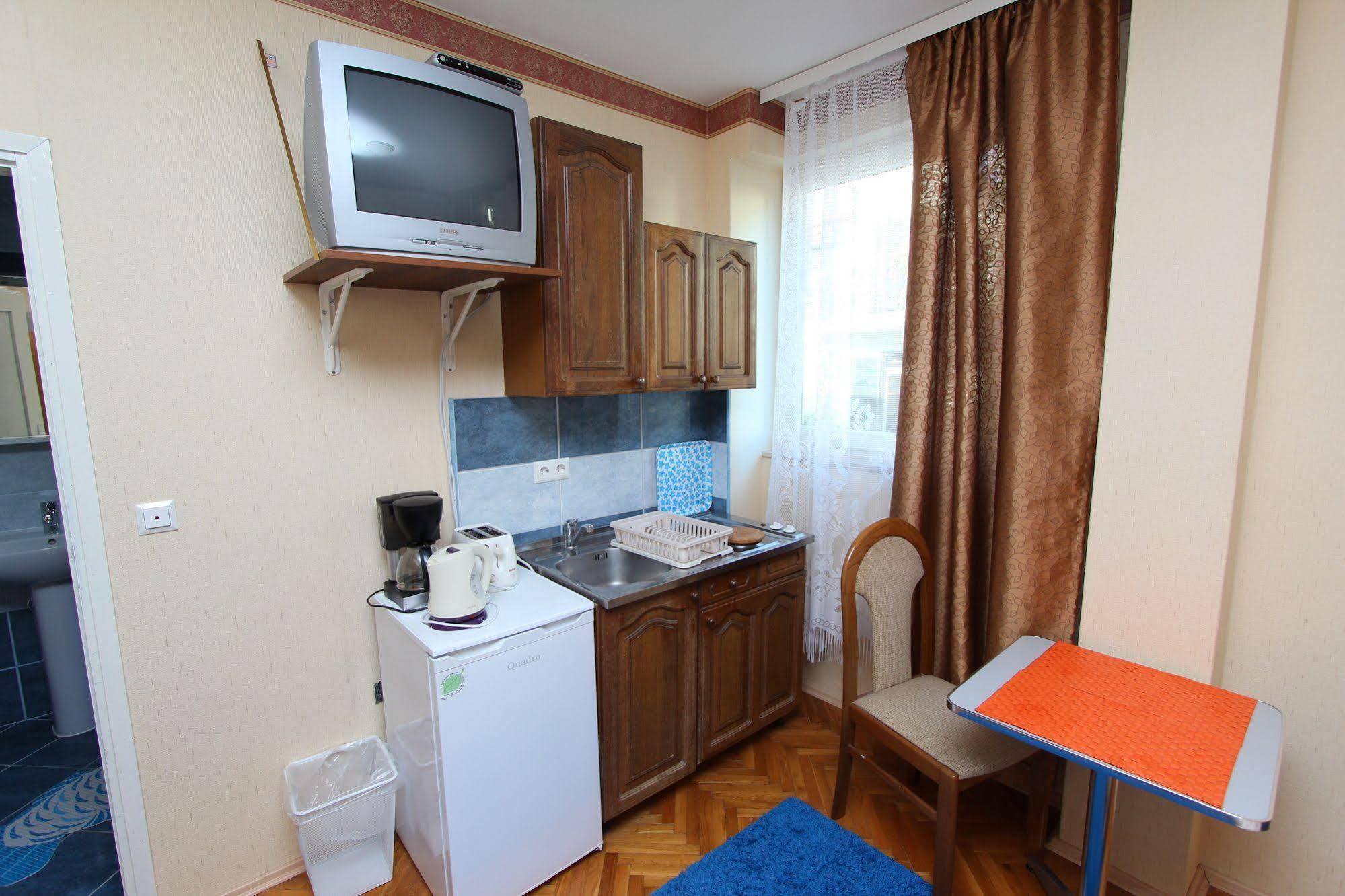 Rooms And Apartments Sally Ровин Екстериор снимка